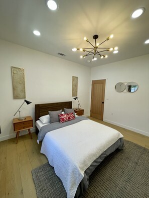 3 bedrooms, in-room safe, iron/ironing board, free WiFi - Modern Mid-Century Oasis- Private Home in Eagle Rock Los Angeles (Los Angeles)