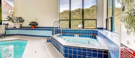 Piscine intérieure