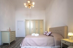 3 soverom, safe på rommet, strykejern/-brett og reiseseng for barn