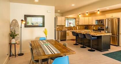 Modern Coast Escape |Hot Tub & Games |Near Beach