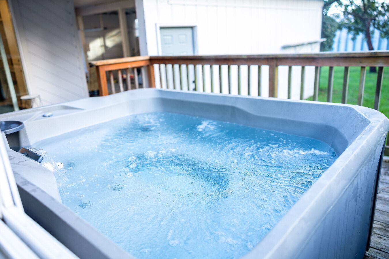 Bañera de hidromasaje al aire libre