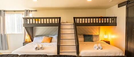 4 bedrooms, desk, iron/ironing board, WiFi
