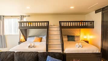 4 bedrooms, desk, iron/ironing board, travel cot