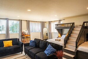4 habitaciones, escritorio, tabla de planchar con plancha y wifi 