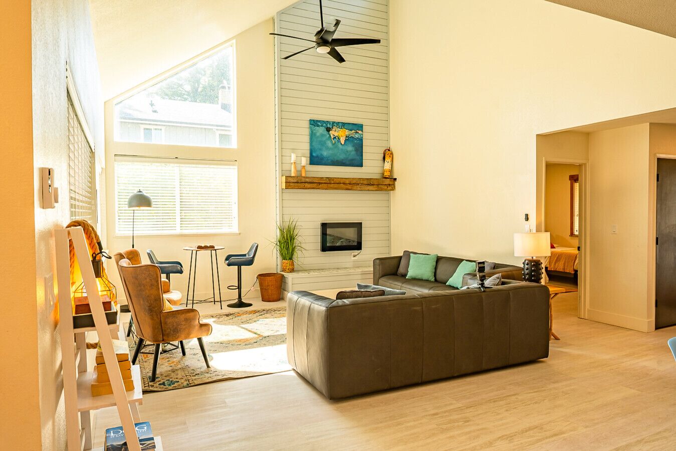 Télévision, cheminée, jeux vidéo, table de tennis de table