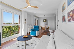 Smart TV - Comeback Me & Mrs. Jones (AN)