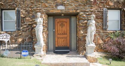 Beautiful Historic Home overlooking Downtown/BOK