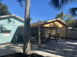 屋外ダイニングエリア