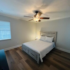 4 soverom, strykejern/-brett, wi-fi og sengetøy