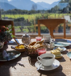Free daily local cuisine breakfast - Vuelta al Sur (Guest House) (Cochamó)