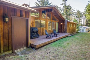Terrace/patio - Tree-Lined Gold Beach Retreat w/ Multiple Decks! (Gold Beach)