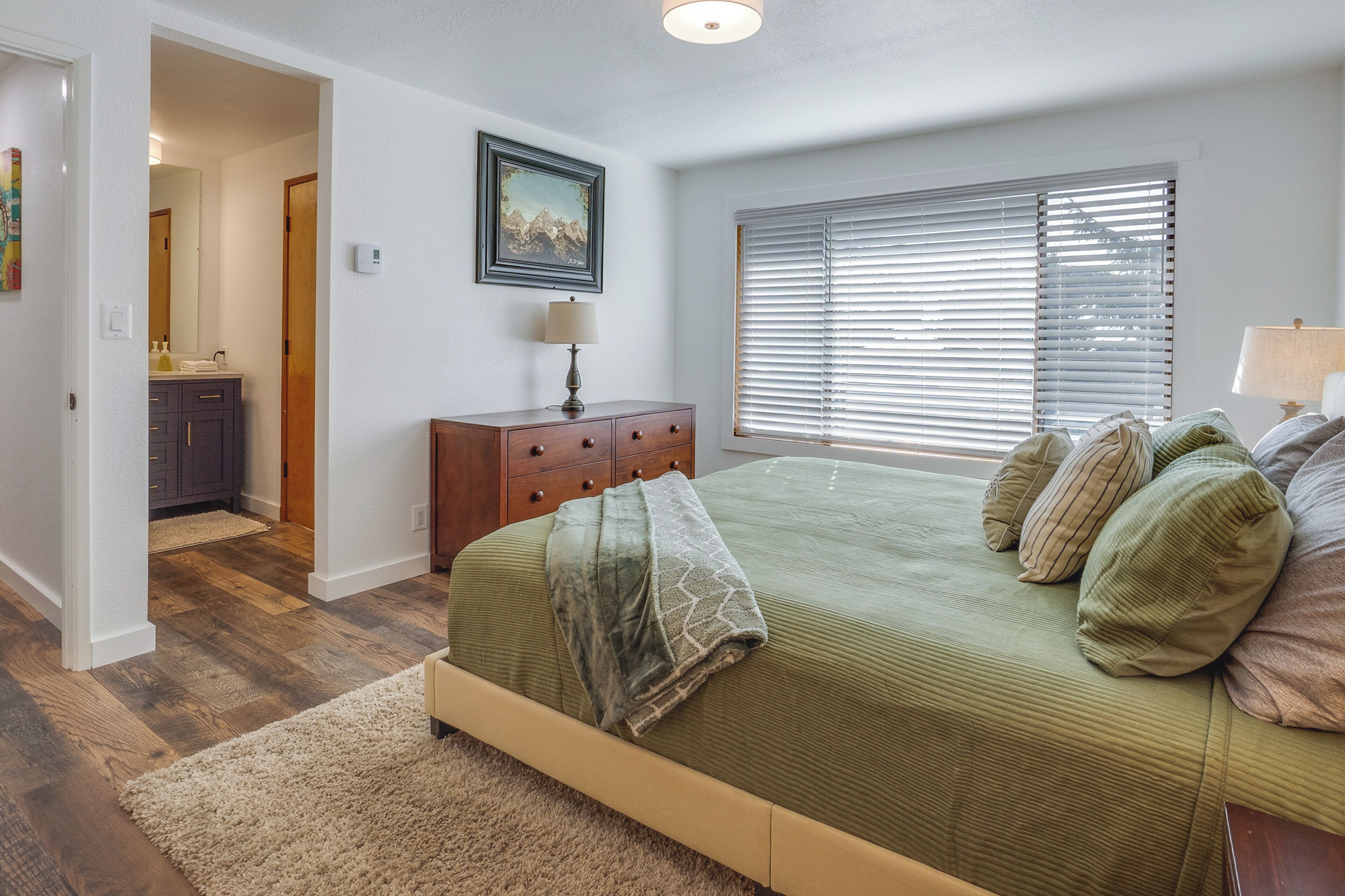 3 bedrooms, iron/ironing board, Internet, bed sheets