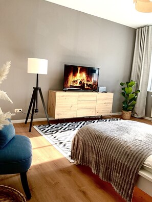 2 bedrooms, travel cot, free WiFi, bed sheets