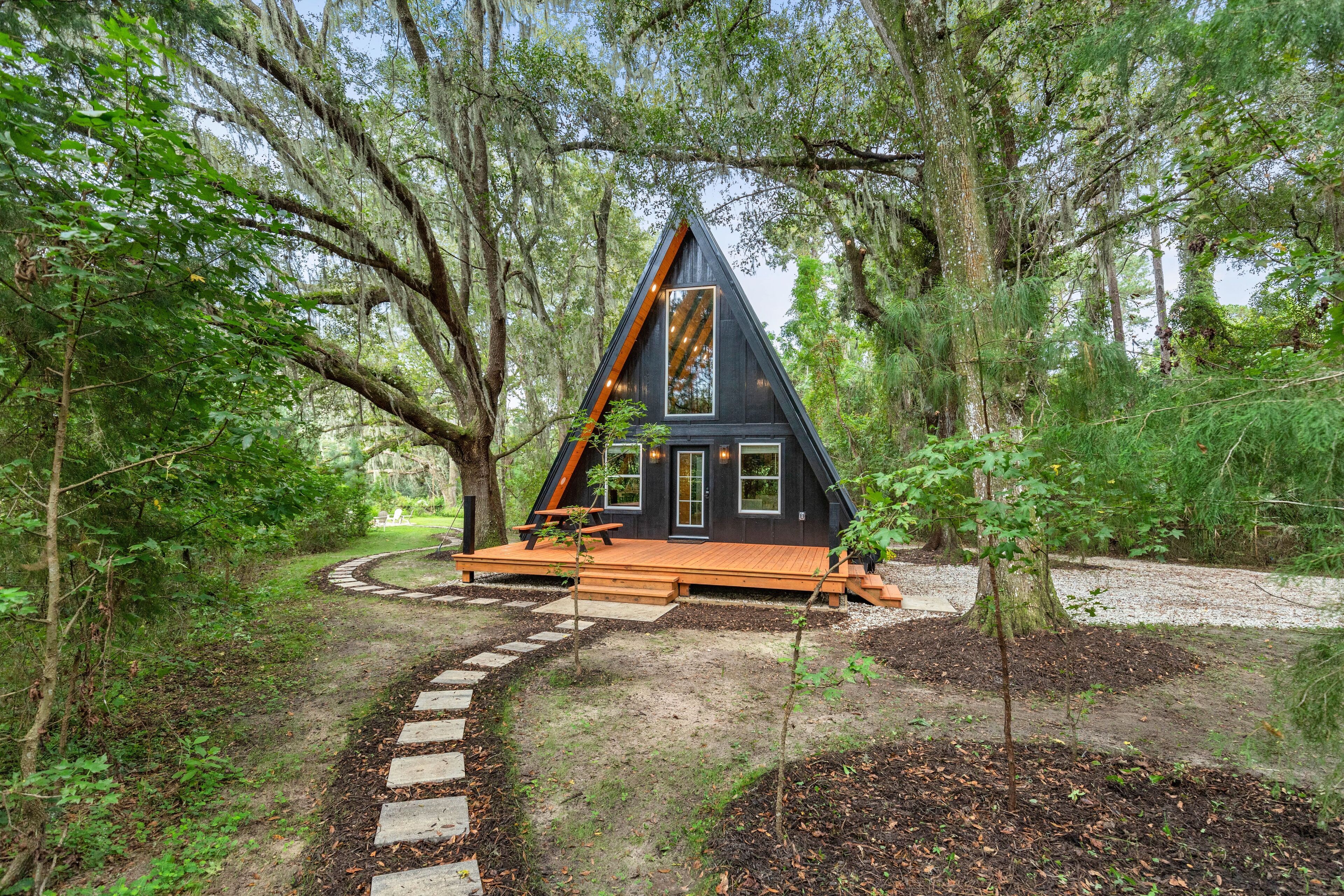Cozy A-Frame Retreat w hot tub! Private property close to great hiking trails!