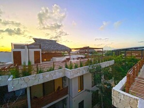 Property grounds - RELAX TULUM apartment, 2 bedrooms with a huge 4000 ft rooftop, pools, BBQ, and jungle view (Tulum)