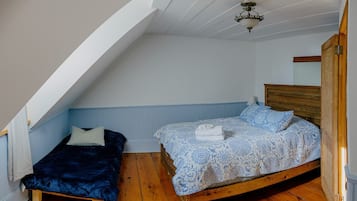 Premium bedding, free WiFi, bed sheets
