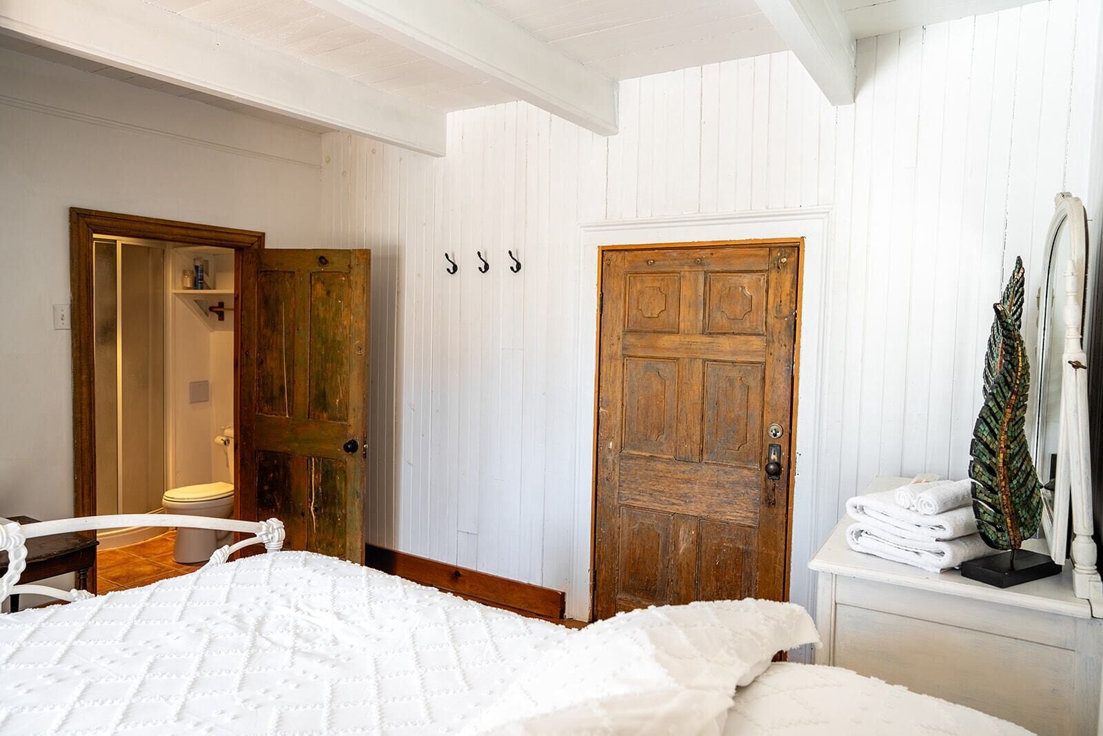 Chambre Confort, vue sur le jardin | Literie de qualité, accès au Wi-Fi (inclus), literie fournie