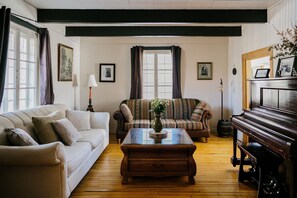 Bøker og stereoanlegg