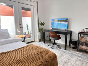 1 soverom, skrivebord, strykejern/-brett og wi-fi (inkludert)