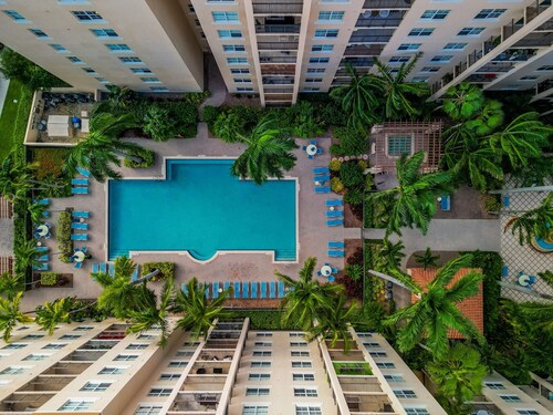 Sophisticated Waterfront Condo near all the sun & fun!