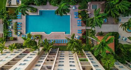 Sophisticated Waterfront Condo near all the sun & fun!