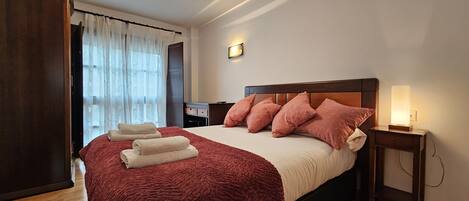 3 bedrooms, free WiFi, bed sheets