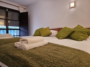 3 bedrooms, free WiFi, bed sheets