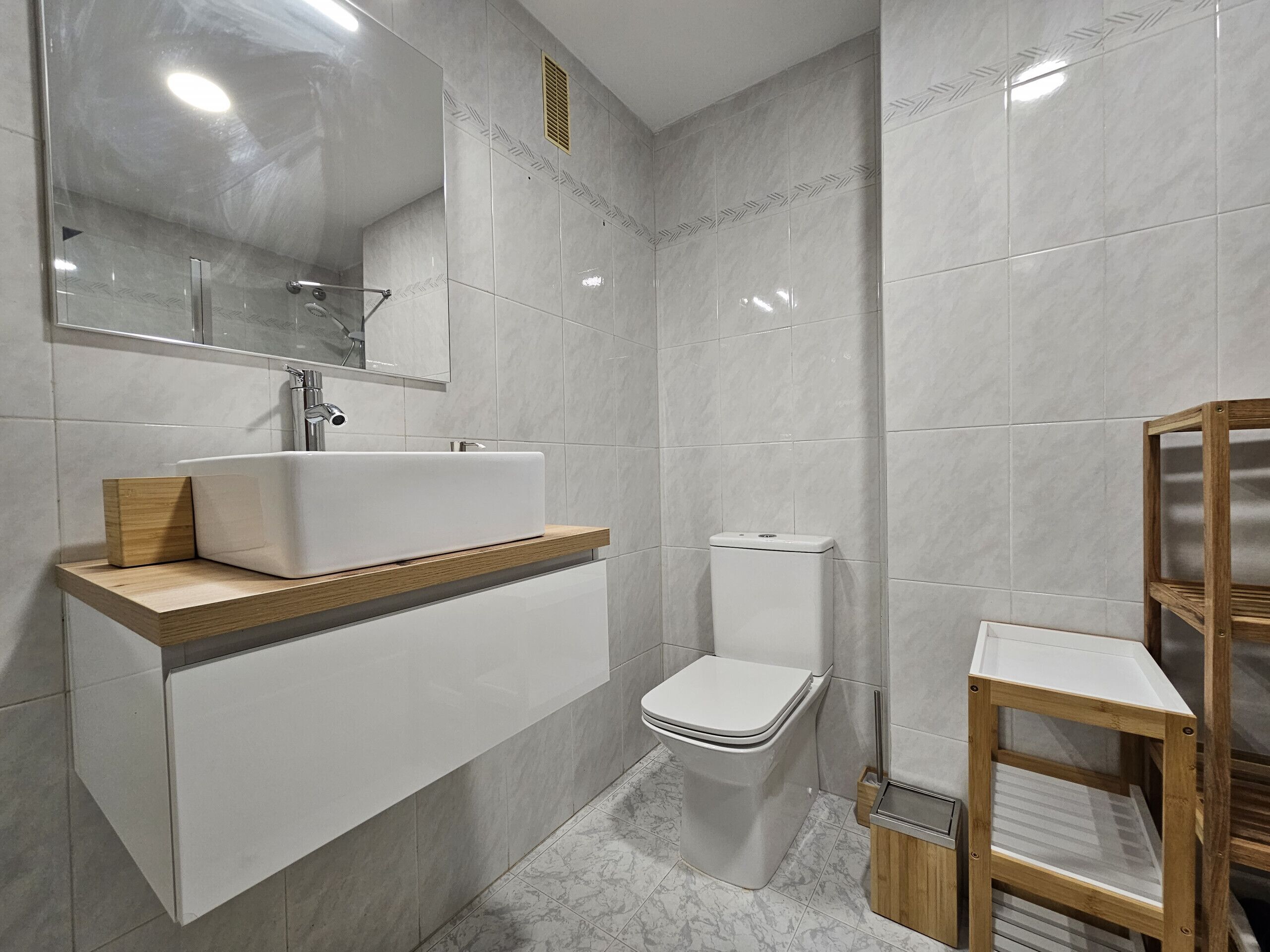 Bathtub, hair dryer, towels