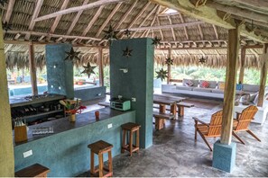 Outdoor dining - Awesome private design house in Palomino. (Palomino)