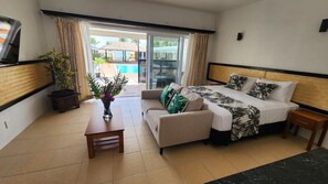 Premium bedding, in-room safe, desk, laptop workspace - Resort Tava'e (Aitutaki)