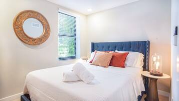 City Apartment | 2 bedrooms, blackout drapes, free WiFi, bed sheets