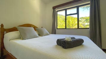 Villa | 3 bedrooms, in-room safe, desk, laptop workspace