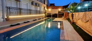 Seasonal outdoor pool, open 9:00 AM to 8:00 PM, pool umbrellas - DR.GREENS (Antalya)