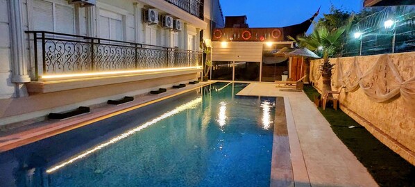 Seasonal outdoor pool, open 8:00 AM to 8:00 PM, pool umbrellas - DR.GREENS (Antalya)