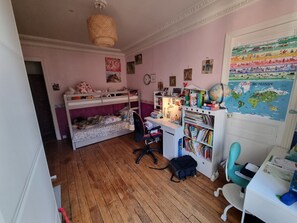 2 Schlafzimmer, Schreibtisch, Bügeleisen/Bügelbrett, kostenloses WLAN