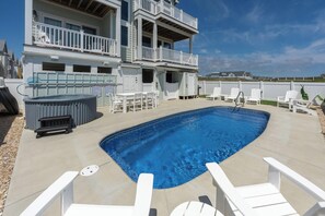 季节性开放的室外游泳池