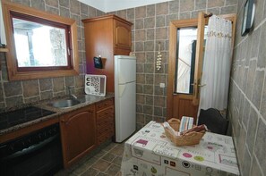 Fridge, microwave, oven, cookware/dishes/utensils