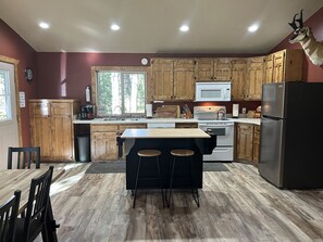 Fridge, microwave, oven, stovetop - 3BR Island Park Cabin Near Yellowstone - Private & Peaceful - Kids Zipline (Island Park)
