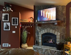 Interior - Yellowstone Retreat Cabin | Kids Zipline | WiFi | Trailers (Island Park)