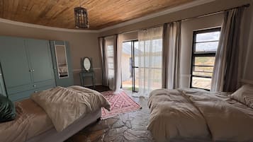 House | 3 bedrooms, free WiFi, bed sheets