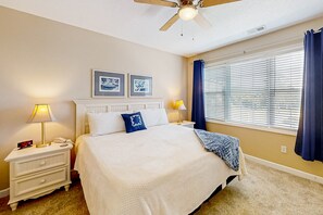 2 bedrooms, iron/ironing board, WiFi, bed sheets - Beautiful & sunlit beach resort condo w/ pool, hot tub, balcony, & sports areas (North Myrtle Beach)