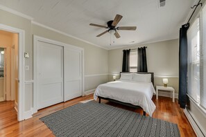 5 chambres, coffres-forts dans les chambres, fer et planche à repasser