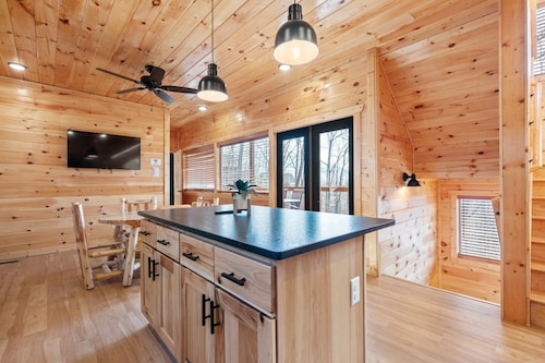 New Sugar Plum Pool Cabin Hot Tub & Game Room - Located in Wears Valley!