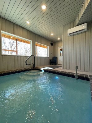 Alberca techada y alberca climatizada