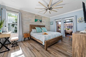 4 bedrooms, internet, bed sheets - Waterfront house with private pool, dock, bikes, firepit, kayak & lanai (Marco Island)