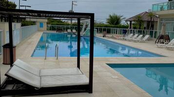 2 piscinas externas, guarda-sóis, espreguiçadeiras