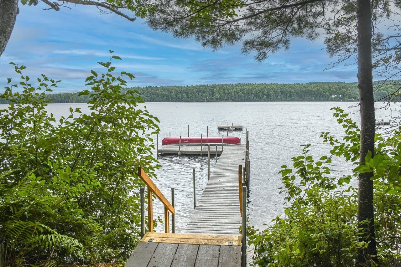 Moose Pond - 4BR+ Lakefront Ski Retreat - right next to Pleasant Mountain!