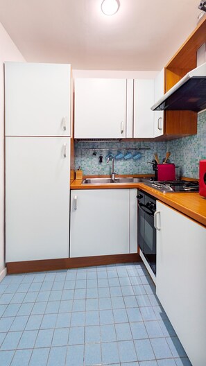 Fridge, microwave, oven, stovetop - 500m dal Colosseo, Bea's home (Roma)