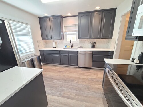 PNW Basecamp-Mins to Pt Defiance Zoo, Titlow Beach Park, 4 BR- Centrally Located