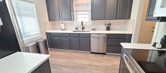 PNW Basecamp-Mins to Pt Defiance Zoo, Titlow Beach Park, 4 BR- Centrally Located